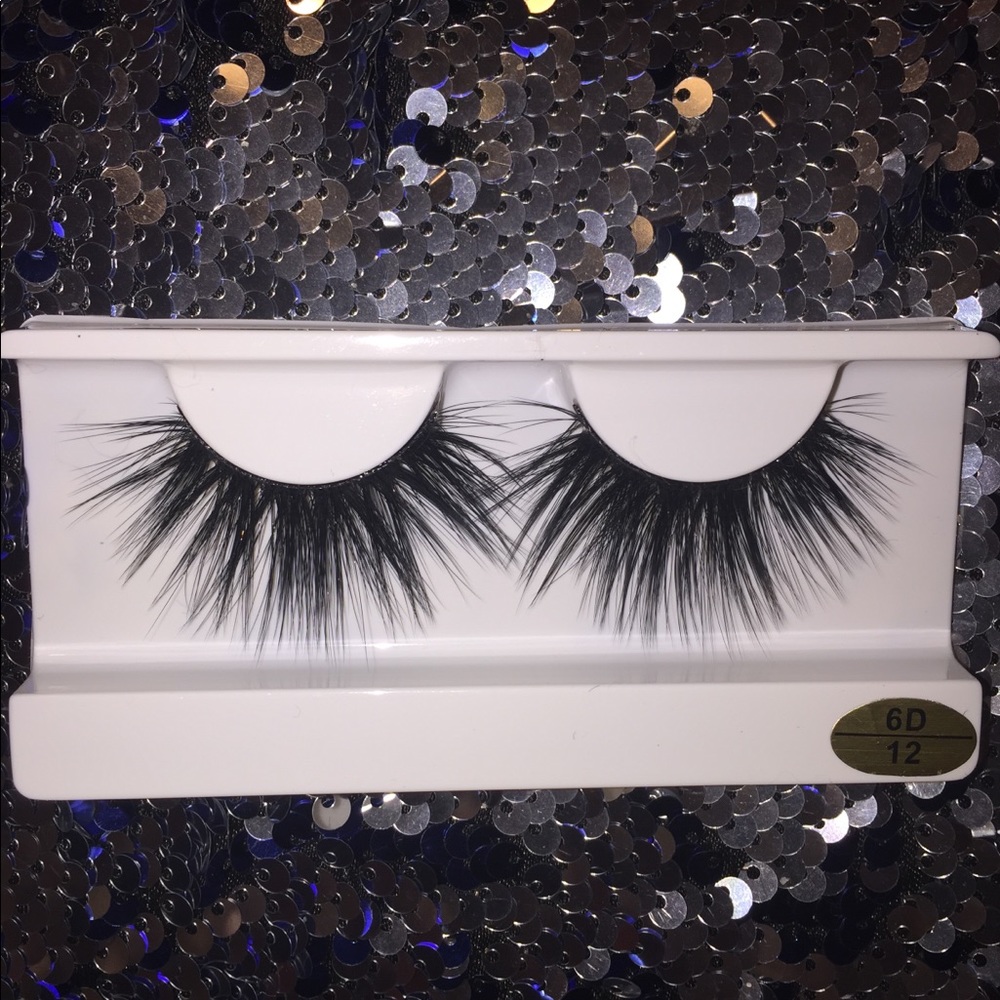 Lashes - Picture 2 of 10